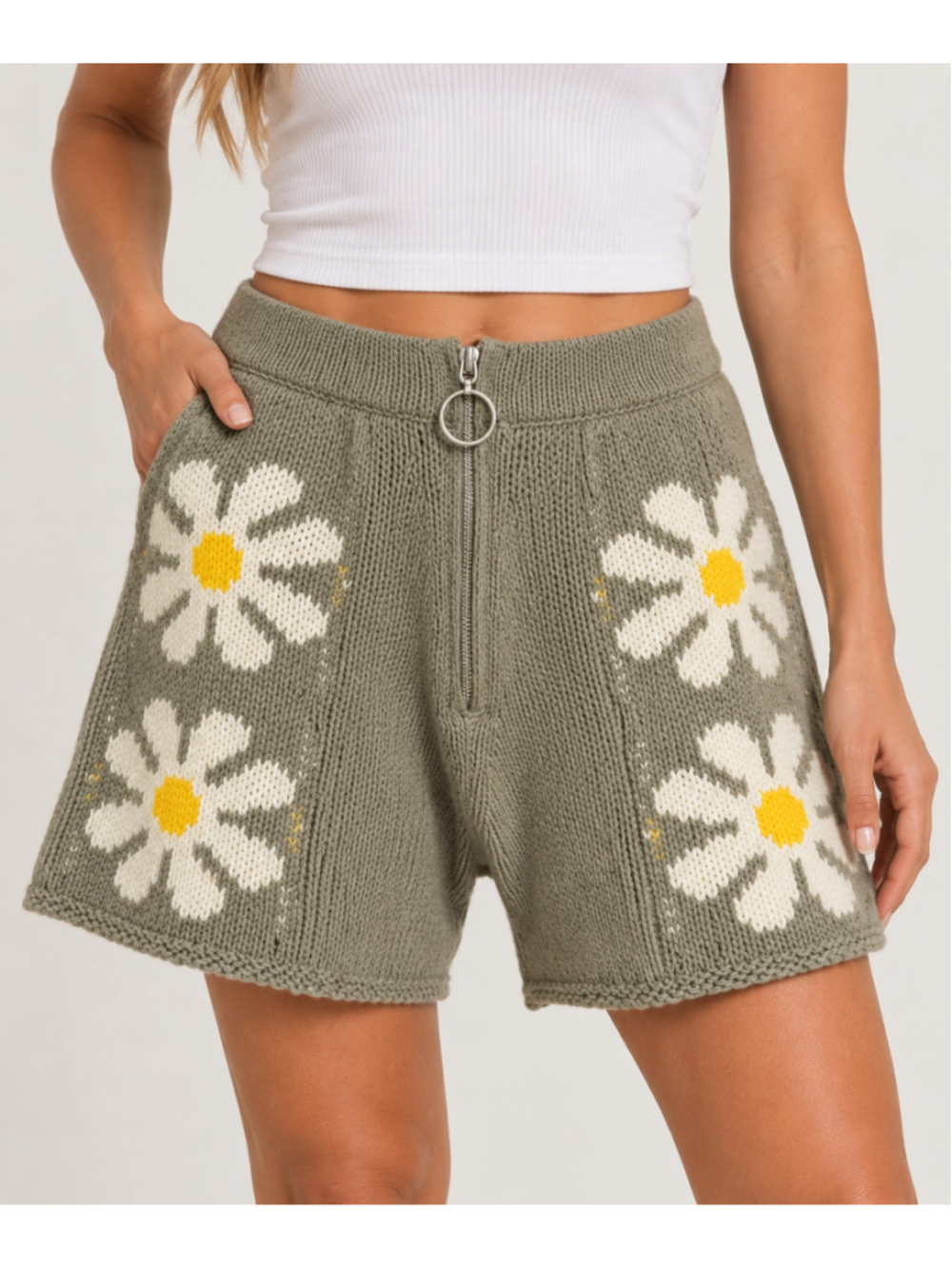 Storia Knit Daisy Shorts Large Gray White Yellow Floral High Waisted Lined NWT